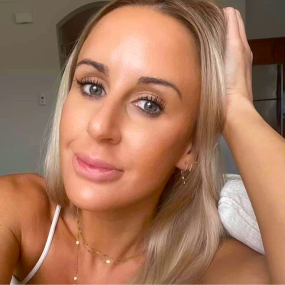 Meet your Posher, Hannah - Picture 1 of 1